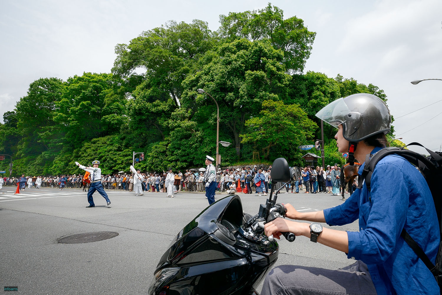 08_葵祭交通整理の警察官__MP_6768