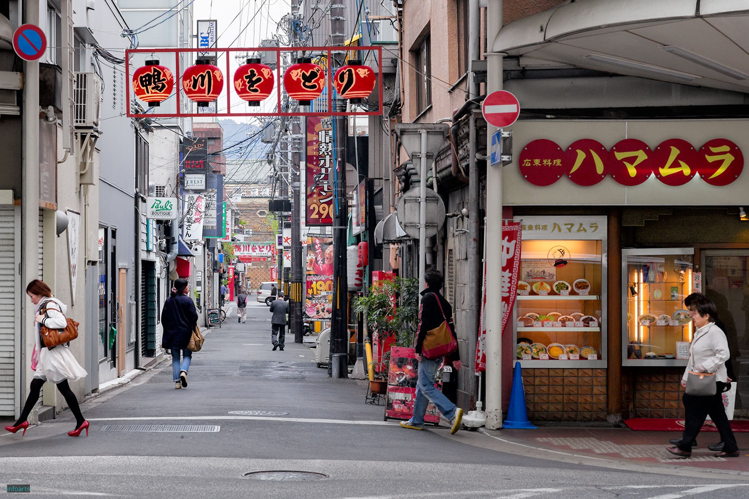 11_鴨川をどりの路地_M2407781